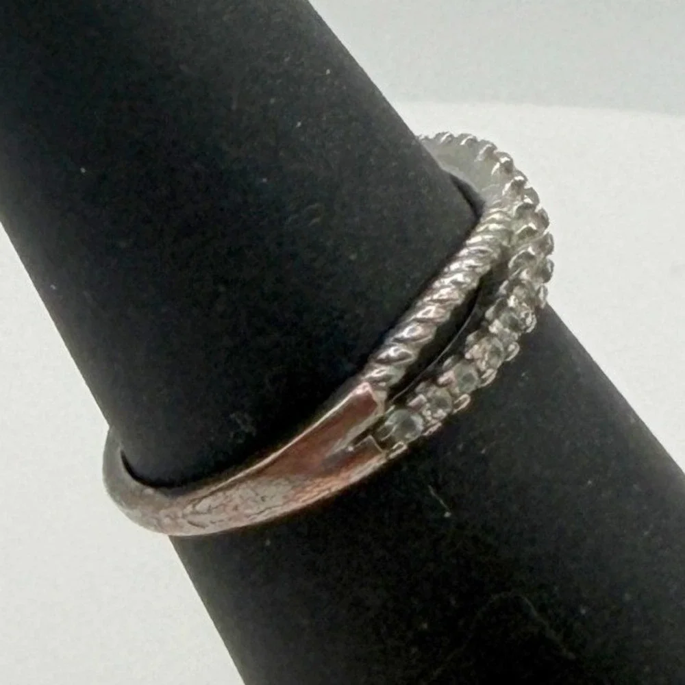 Rose‎ Gold Tone Twisted Band Ring Size 5.75 Rhinestone Sparkle
